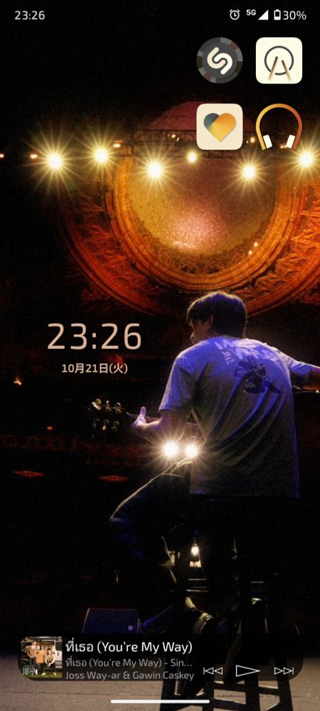 スマホのホーム画面をスクリーンショットしたもの。LAファンミーティングのリハーサルでのGawinさんの後ろ姿の画像を使用している。
