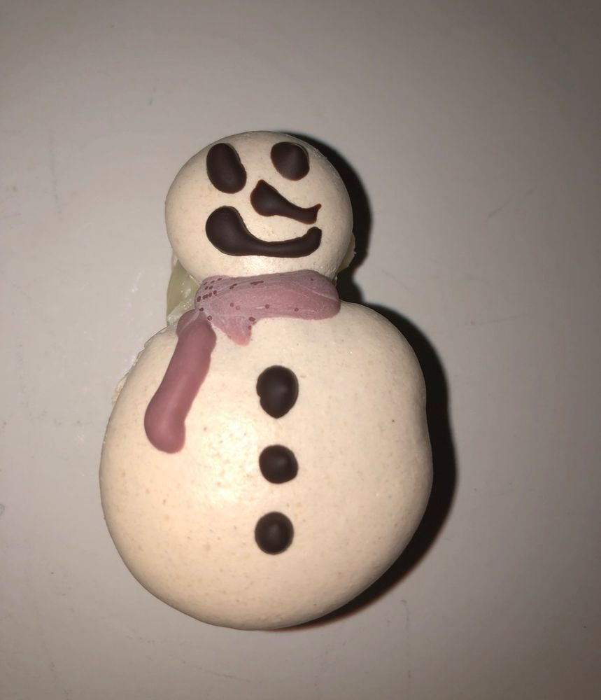 A dodgy macaron snowman. The macarons are white and he has chocolate icing buttons, eyes, nose and mouth. He also has a pink icing scarf. I’m not the most artistic or delicate person but I was proud of making these and they did taste good. 
