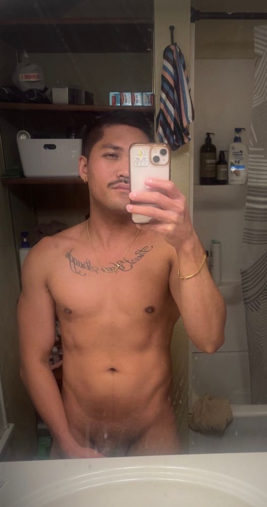 Taking a pic in the bathroom before I shower 