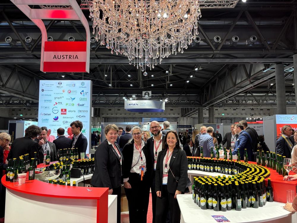 In the photo, there is the LISAvienna team during the Exhibit Hall Reception at BIO-Europe 2025 in Vienna.