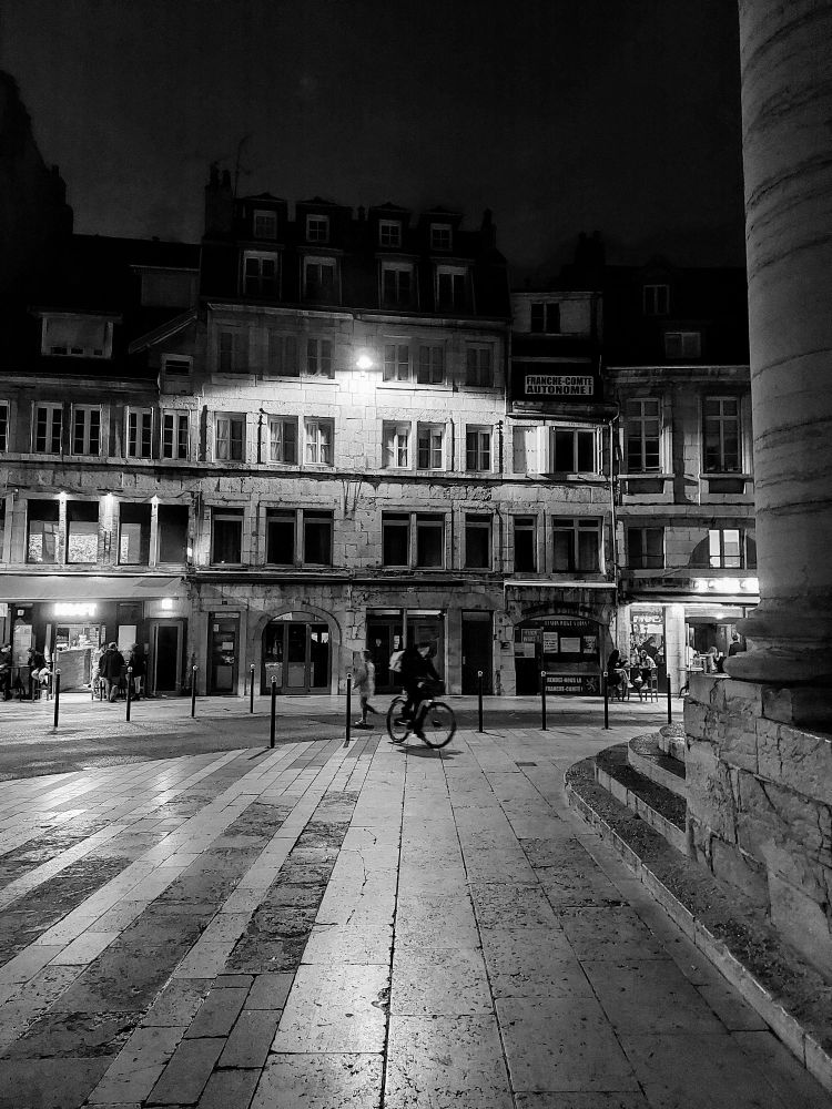 #photography #photo #streetphotography #blackandwhite #blackwhite #streetphoto 
#blackandwhitephotography #bwphotography #fotografie #foto #schwarzweiß  
#schwarzweißfotografie #europe #france #night 