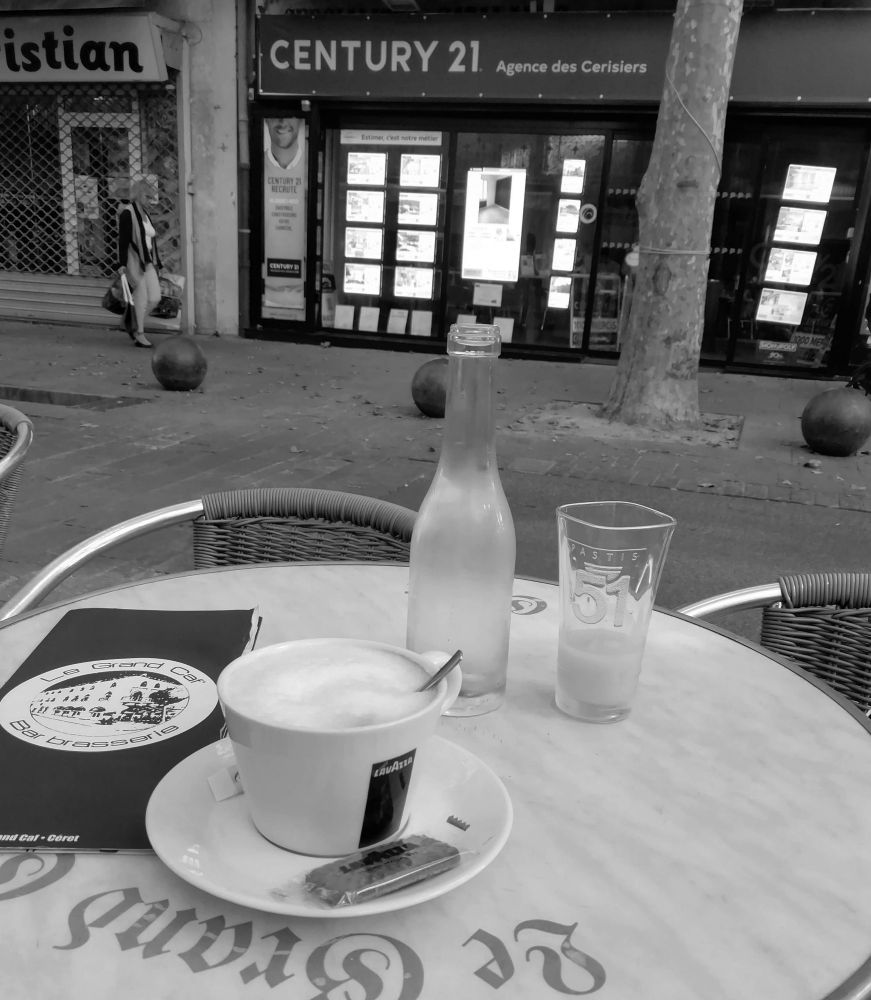 #photography #photo #streetphotography #blackandwhite #blackwhite #streetphoto 
#blackandwhitephotography #bwphotography #europe #france #céret #coffee #pastis51 #pastis #peace 


