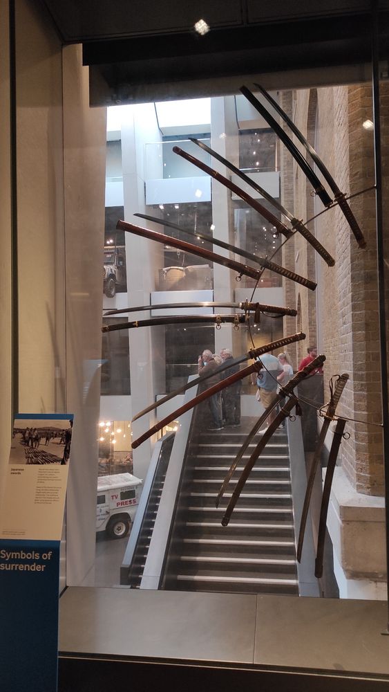 Katanas que se les obligó a ceder a los soldados japoneses tras la rendición en la IIGM.