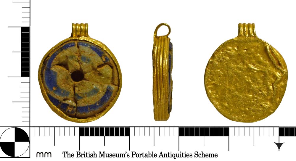 Gold pendant with containing an inlaid blue and white glass bead
