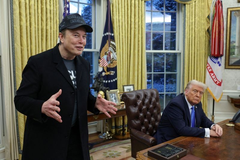 Trump with elon, no suit in the oval last week. 