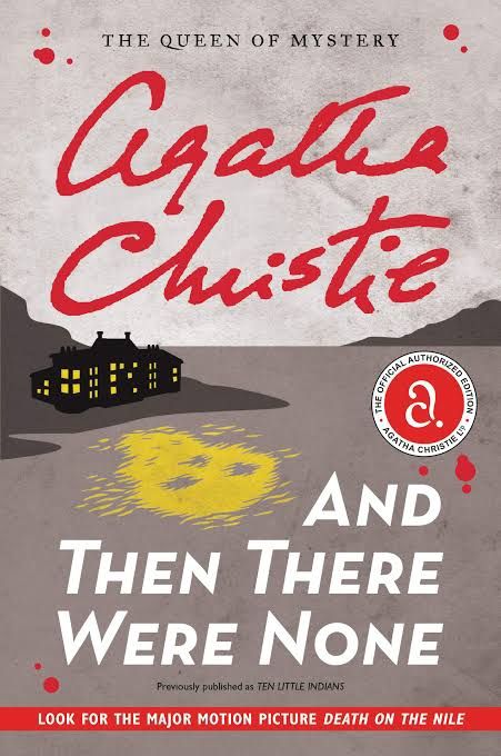 A imagem é a capa de um livro, dominada por tons de cinza, preto e vermelho. No topo, há o texto "THE QUEEN OF MYSTERY" em letras pequenas e pretas, e abaixo, o nome da autora, "Agatha Christie", escrito em vermelho com um estilo de caligrafia.
Abaixo do nome da autora, a ilustração central mostra uma ilha escura com uma silhueta de uma casa grande e iluminada à beira de um lago. Na água, um reflexo amarelado e distorcido da luz da casa.
O título do livro, "AND THEN THERE WERE NONE" (E Não Sobrou Nenhum), está em letras brancas grandes na parte inferior da capa. Acima do título, há um texto menor que diz: "Previously published as TEN LITTLE NIGGERS" (Publicado anteriormente como Dez Pequenos Índios).
No lado direito, há um selo circular vermelho com a letra "a" estilizada, indicando "THE OFFICIAL AUTHORIZED EDITION" (A Edição Oficial Autorizada). Salpicos de tinta vermelha estão espalhados pela capa. A parte inferior da capa tem uma faixa vermelha com a frase "LOOK FOR THE MAJOR MOTION PICTURE DEATH ON THE NILE" (Procure pelo filme Morte no Nilo).
