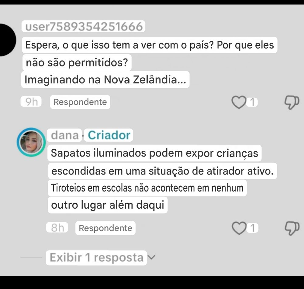 Um usuário escreve:

Espera, o que isso tem a ver com o país? Por que eles não são permitidos?
Imaginando na Nova Zelândia...

A criadora do vídeo responde:
Sapatos iluminados podem expor crianças escondidas em uma situação de atirador ativo.
Tiroteios em escolas não acontecem em nenhum outro lugar além daqui.
