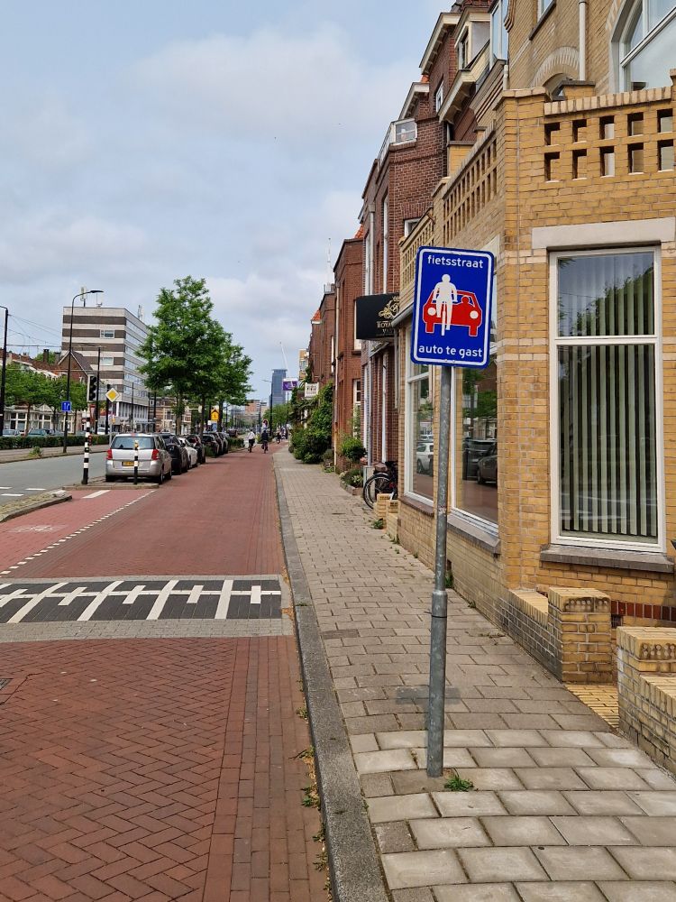Sunday ride on "fietsstraat" in Hague