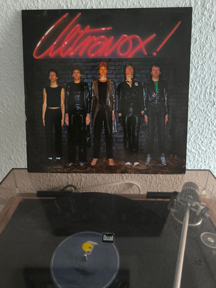 album cover showing the 1976 band members. 