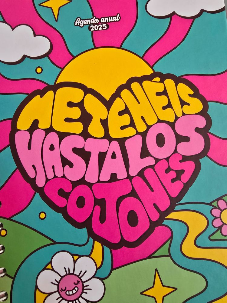 Portada colorida con un corazón formado con la frase "Me tenéis hasta los cojones"