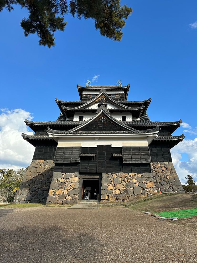 松江城。正面から