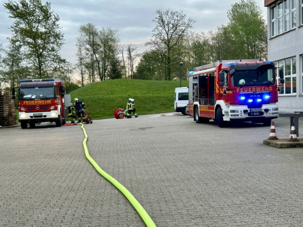 Ausgelöste Brandmeldeanlagen - Feuer in einer Werkstatt & weitere Brandmeldung aus Hotel [ Einsatzbericht / Sprockhövel  ]