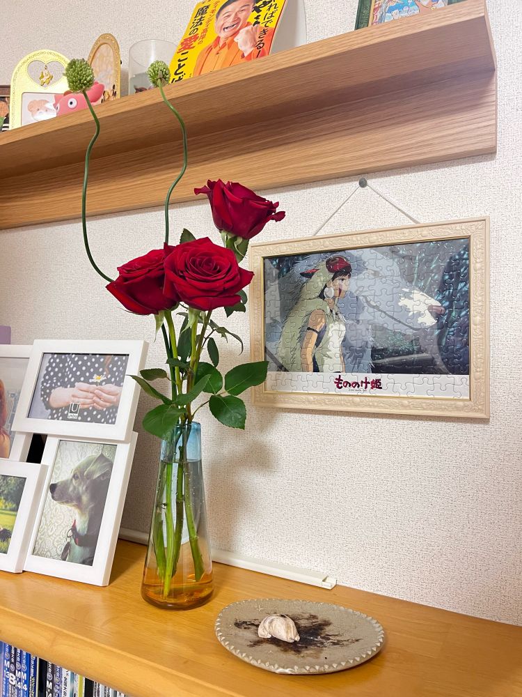 お部屋を掃除して、断捨離したから
趣味スペース作ってみた。薔薇はかわいいなあ。