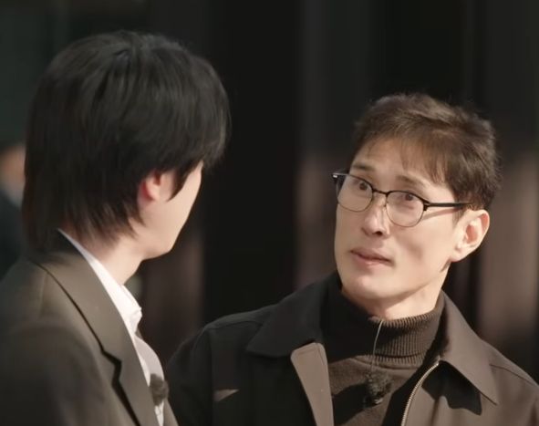 Screenshot from the "Jin Wick" Run Jin episode. Jin is seen from behind, while his instructor is giving him a very dumbfounded look