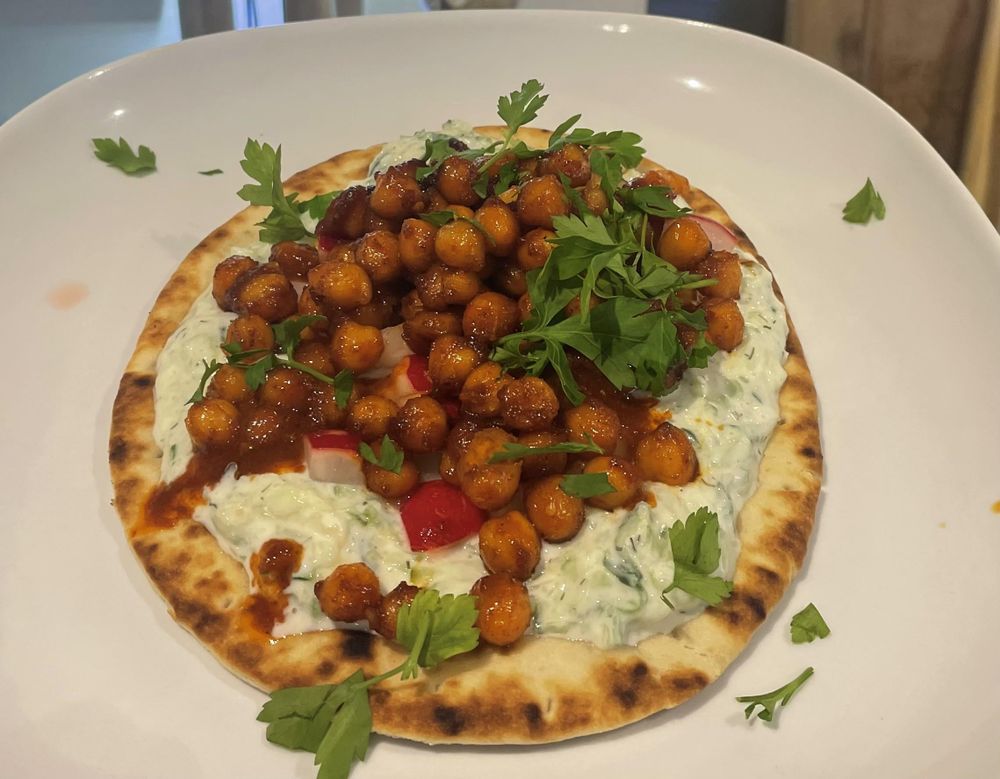 Chickpea tzatziki flatbread!