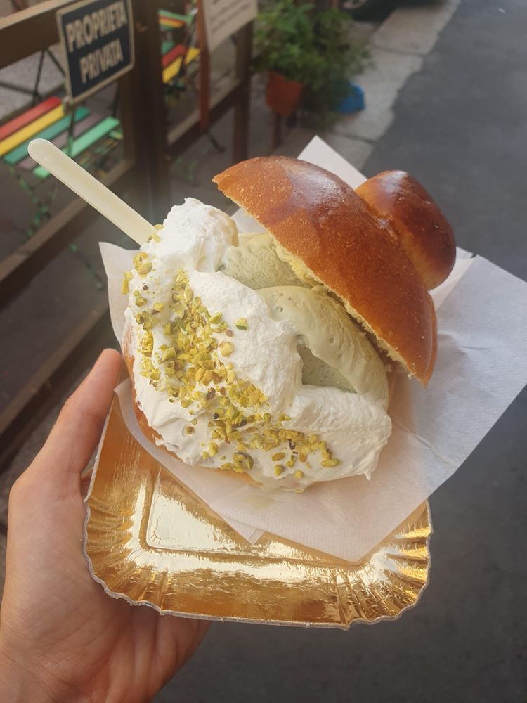 Sicilian Brioche Con Gelato (pistacchio)