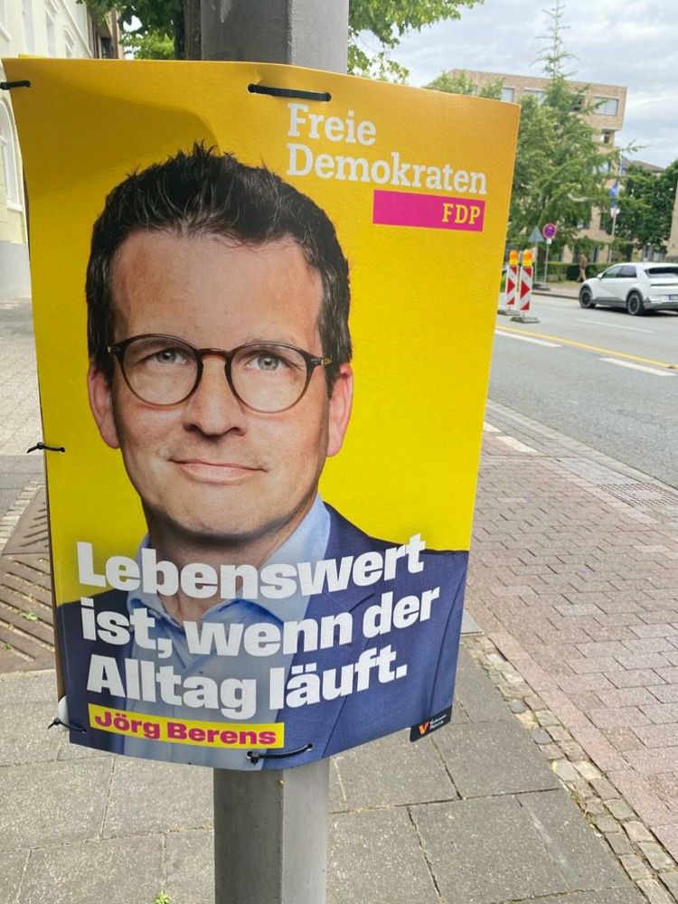 Wahlplakat Jörg Berens, FDP 
Claim: Lebenswert ist, wenn der Alltag läuft. 
