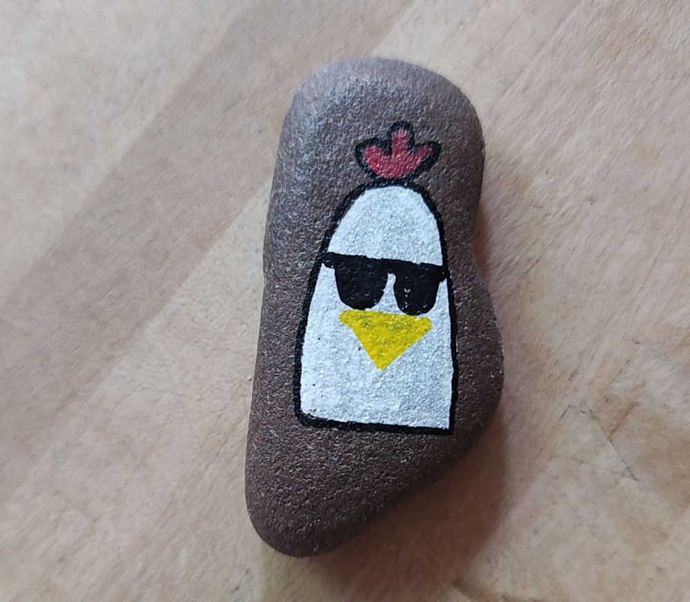 Bemalter Stein - Huhn mit Sonnenbrille 