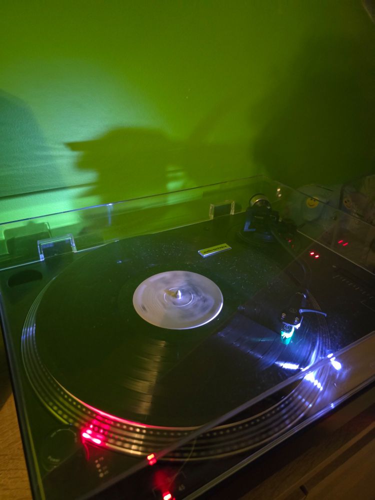 Record player photo with FF XIV endwalker vinyl