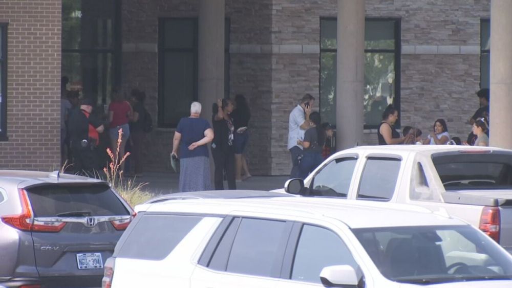 2nd Bomb Threat Made To Ellen Ochoa Elementary; Parents Check Students Out Of School