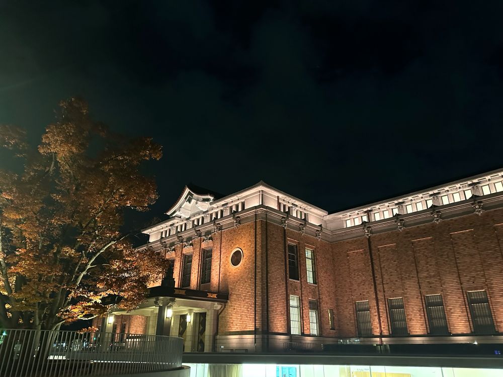 夜の京セラ美術館も良い