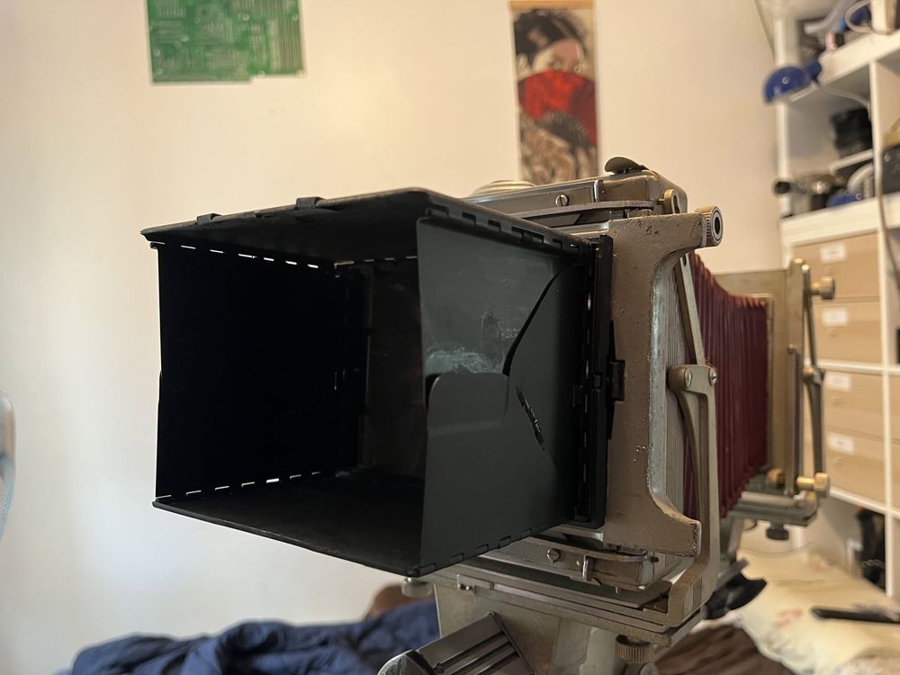 View of the graflok back with the focusing plate and hood