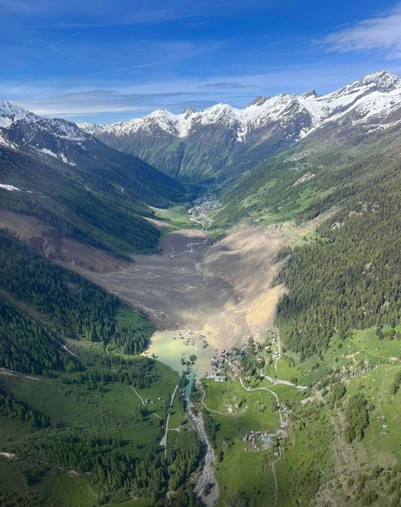 Blatten Felssturz Straßenblockade Luftaufnahme