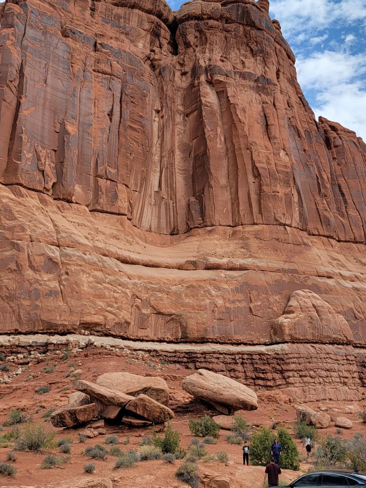 For a little perspective, note the sightseers at the bottom right, miniaturized by the monument walls. 