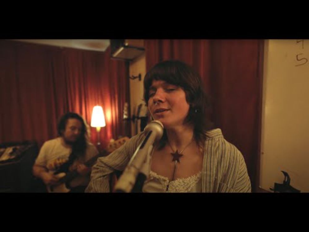 Mae Powell - Tangerine [LIVE AT PORTAGE LOUNGE]