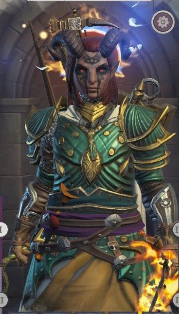 Imagem de Xallith, uma tiefling de pele escura, com tatuagens pretas no rosto que lembram o terceiro olho na testa e lâminas escorrendo dos olhos. Possui uma auréola atrás da cabeça, armadura verde com dourado, portando duas espadas, uma curta e uma estoc.