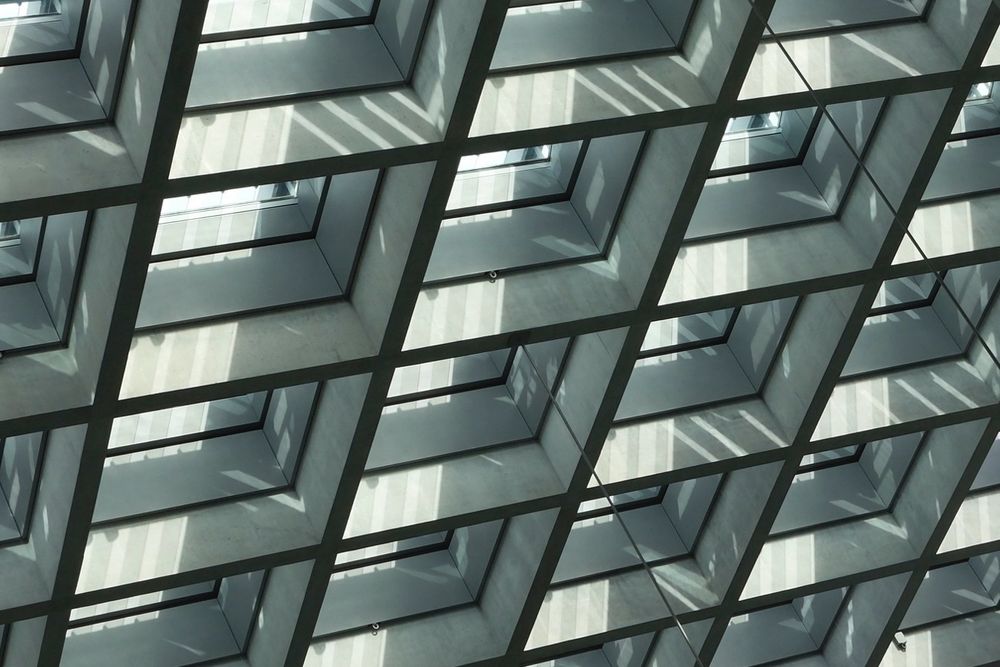 Ceiling of a Bundestag building with a pattern of windows. 