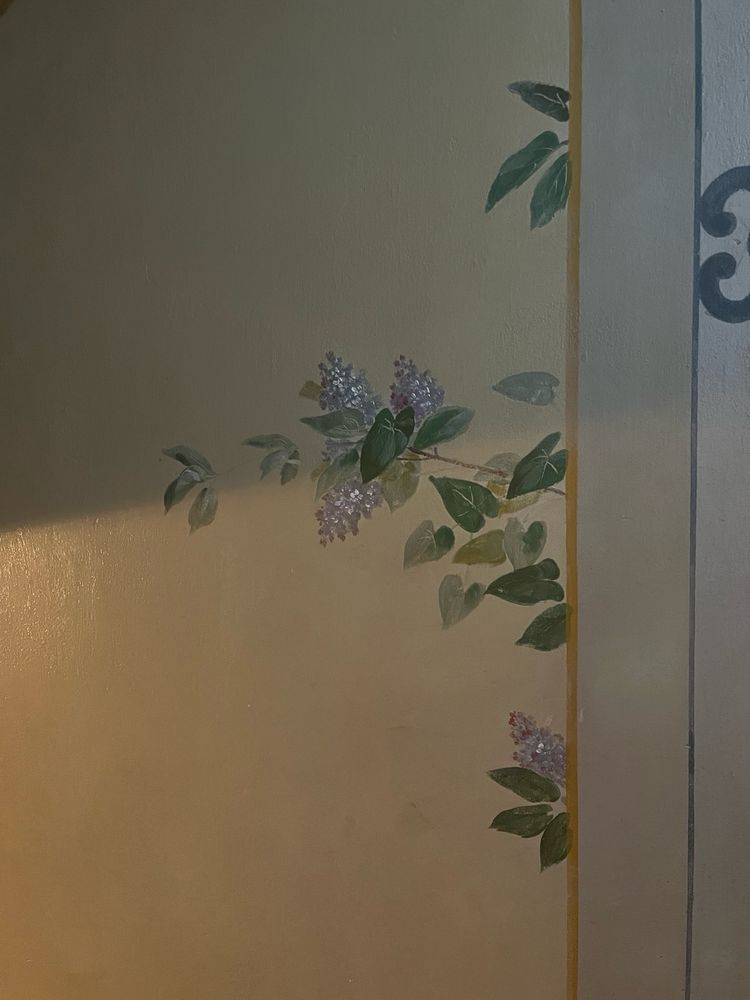 Original blomsterdekoration i opgang på Nørrebro 