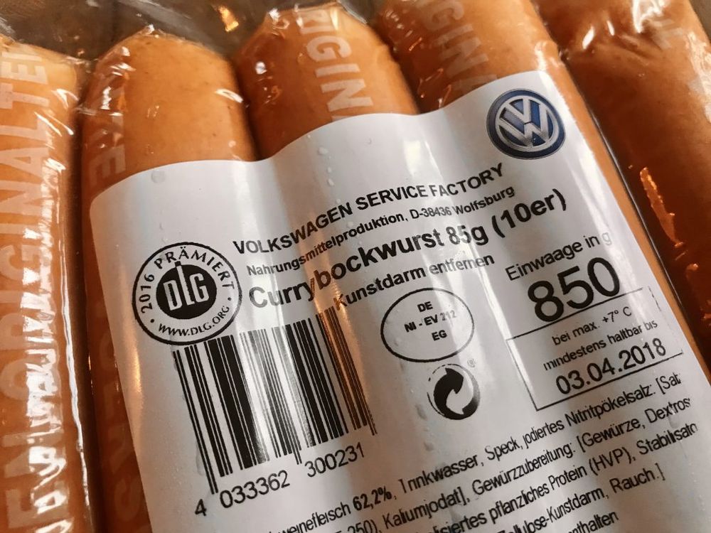 Volkswagen Currywurst in Kunstdarm. Darm bedruckt mit Originalwerksteile