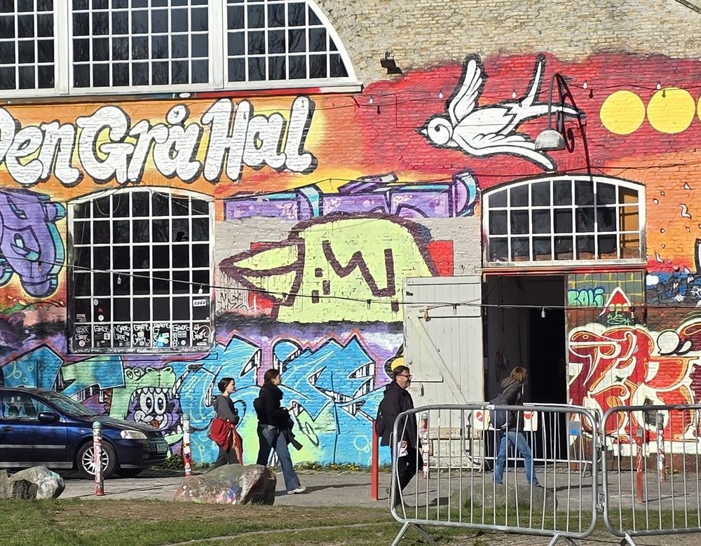 graffiti doodle of a bird