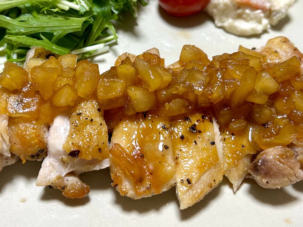 チキンソテー・りんごのソース