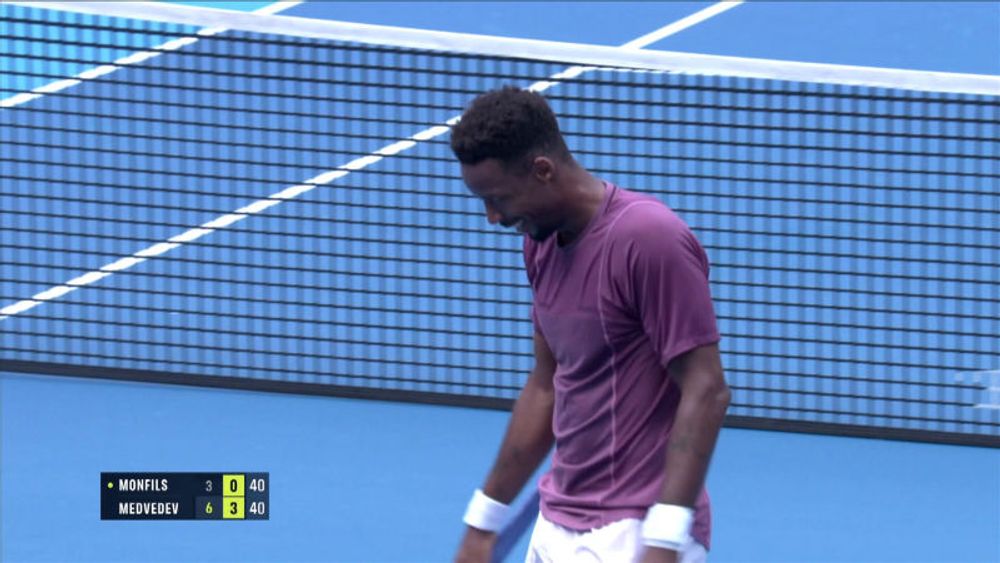 ATP Pékin | Amortie, tweener, passing : revivez en vidéo le point dingue de Gaël Monfils face à Daniil Medvedev - Vidéo Tennis - Eurosport