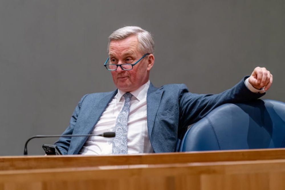 De VVD heeft vandaag de kandidatenlijst voor de komende Tweede Kamerverkiezingen gepresenteerd. Opvallendste naam op de lijst is die van Gilles de la Tourette (59) uit Amsterdam.