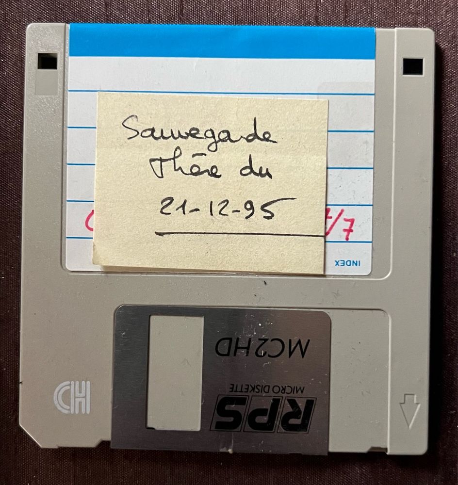 Disquette stockant un document (these) de décembre 1995