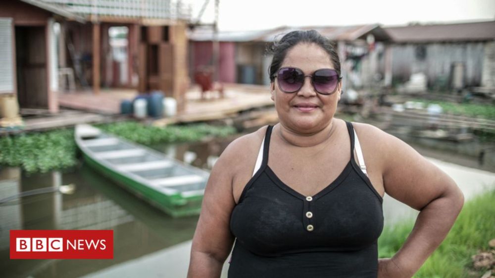 Seca na Amazônia | ‘Devolvam nossa água’: os pescadores que ficaram sem saída para o rio pelo segundo ano seguido no Amazonas - BBC News Brasil