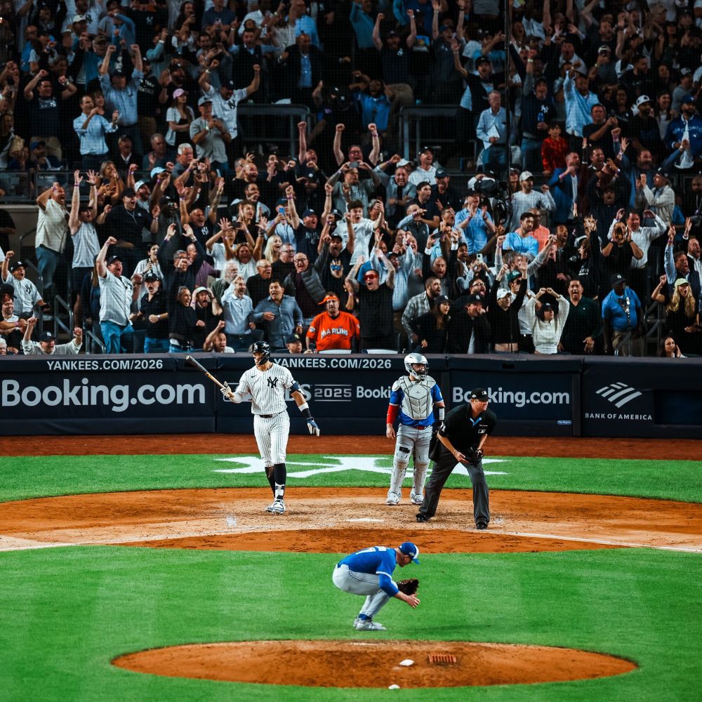 Aaron Judge foul pole homer