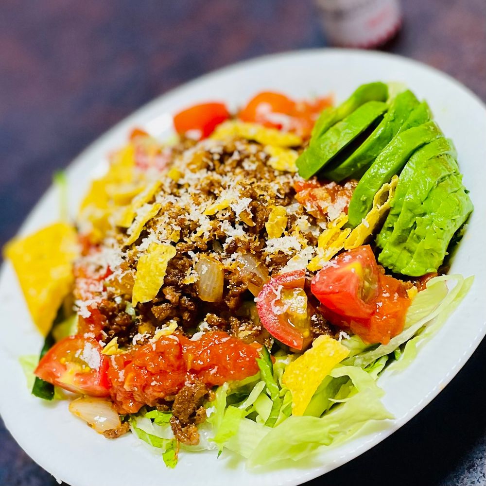 食べる時にアボカド（単価が高すぎて予算に合わない）をトッピング。あとダイソーからタバスコ的なものを買ってきて味変に使った。