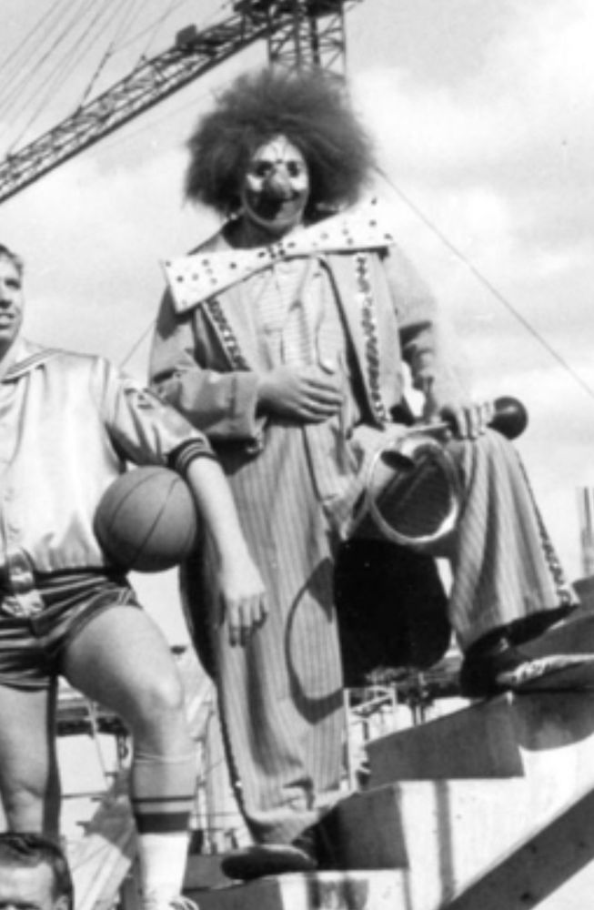 A scary ass looking clown 