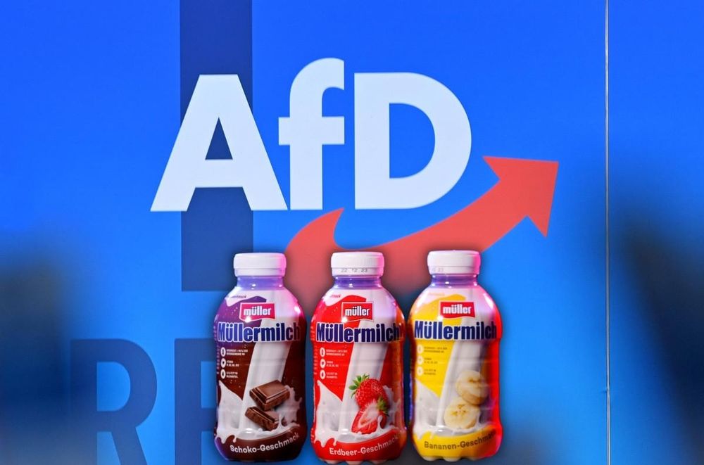 AFD Emblem drei müllermilch Flaschen...