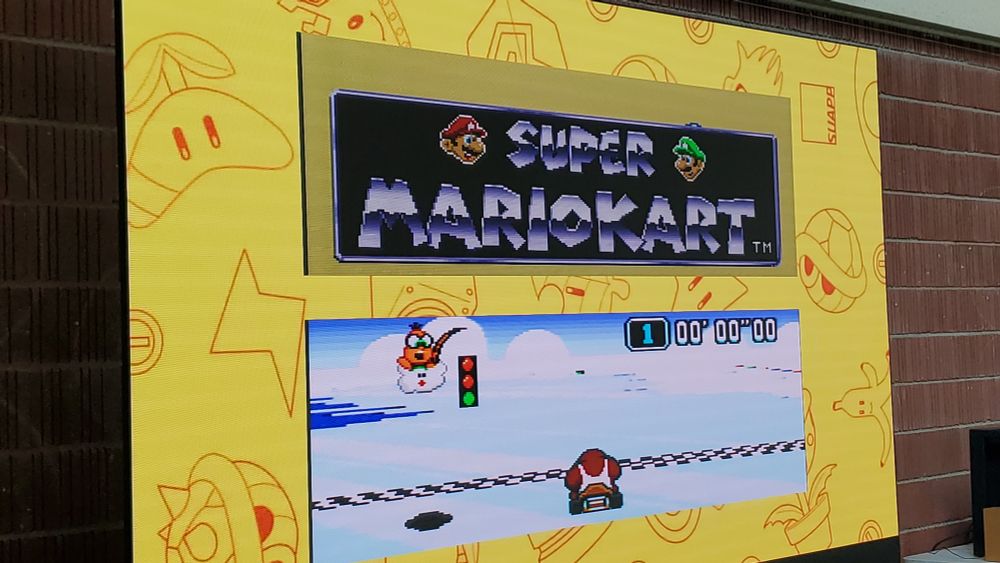 Écran géant avec Super Mario Kart