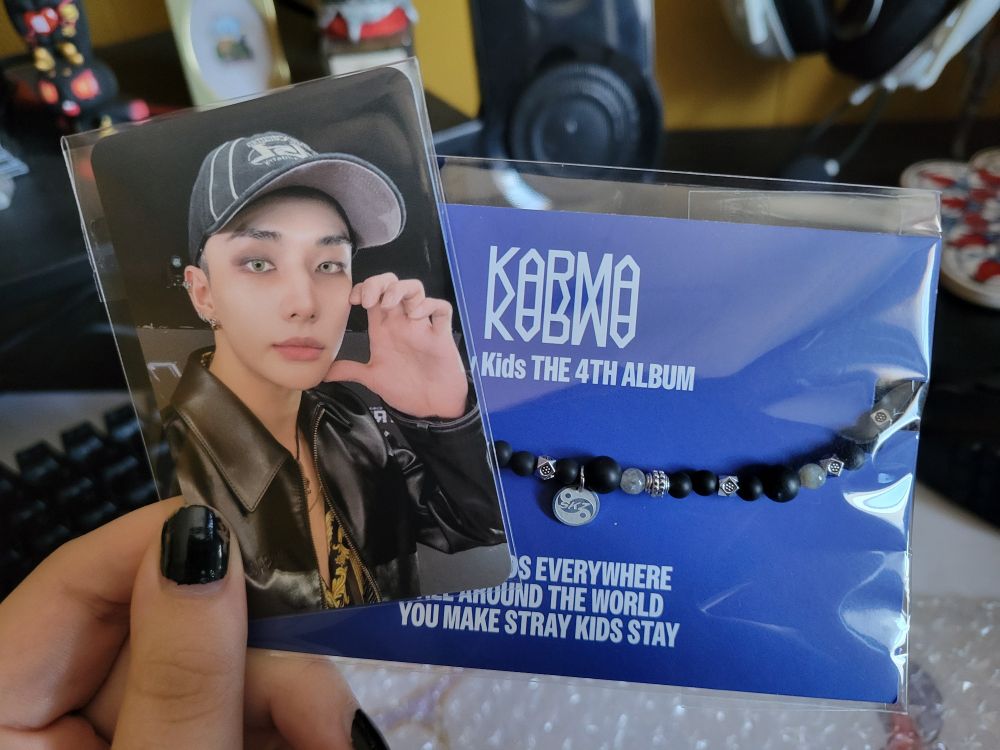 Bracelet and hyunjin pc from karma pop up shop