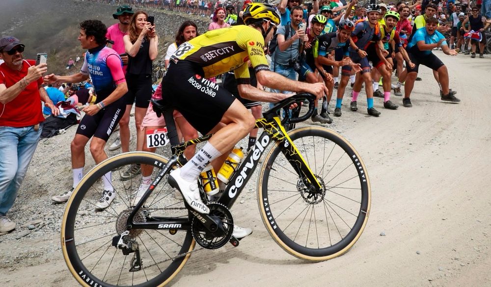Simon Yates on an S5 at the Giro