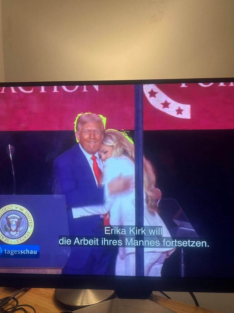 Trump und Frau Kirk zusammen auf der Bühne