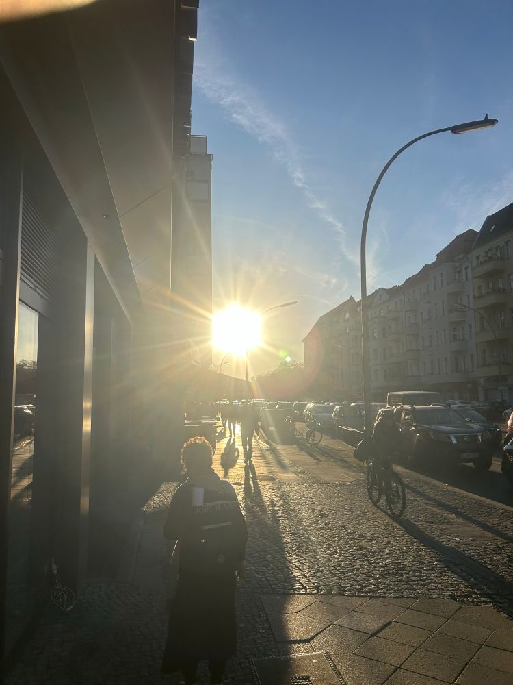 Straße im Wedding mit Sonne