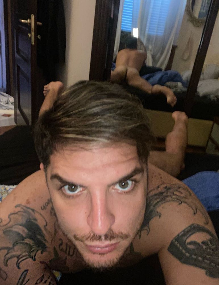 Luigi Favoloso nudo cazzo piedi culo sborra 