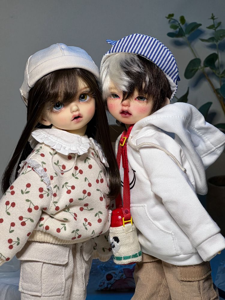 Railey (left) and Bowen (right). Two napidoll carols standing next to each other and facing the viewer.